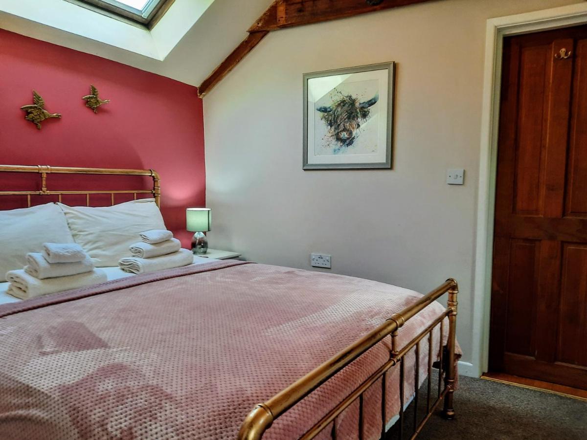 Cosy Barn On Rural Smallholding With Alpacas, Goats & Pigs Stithians Esterno foto