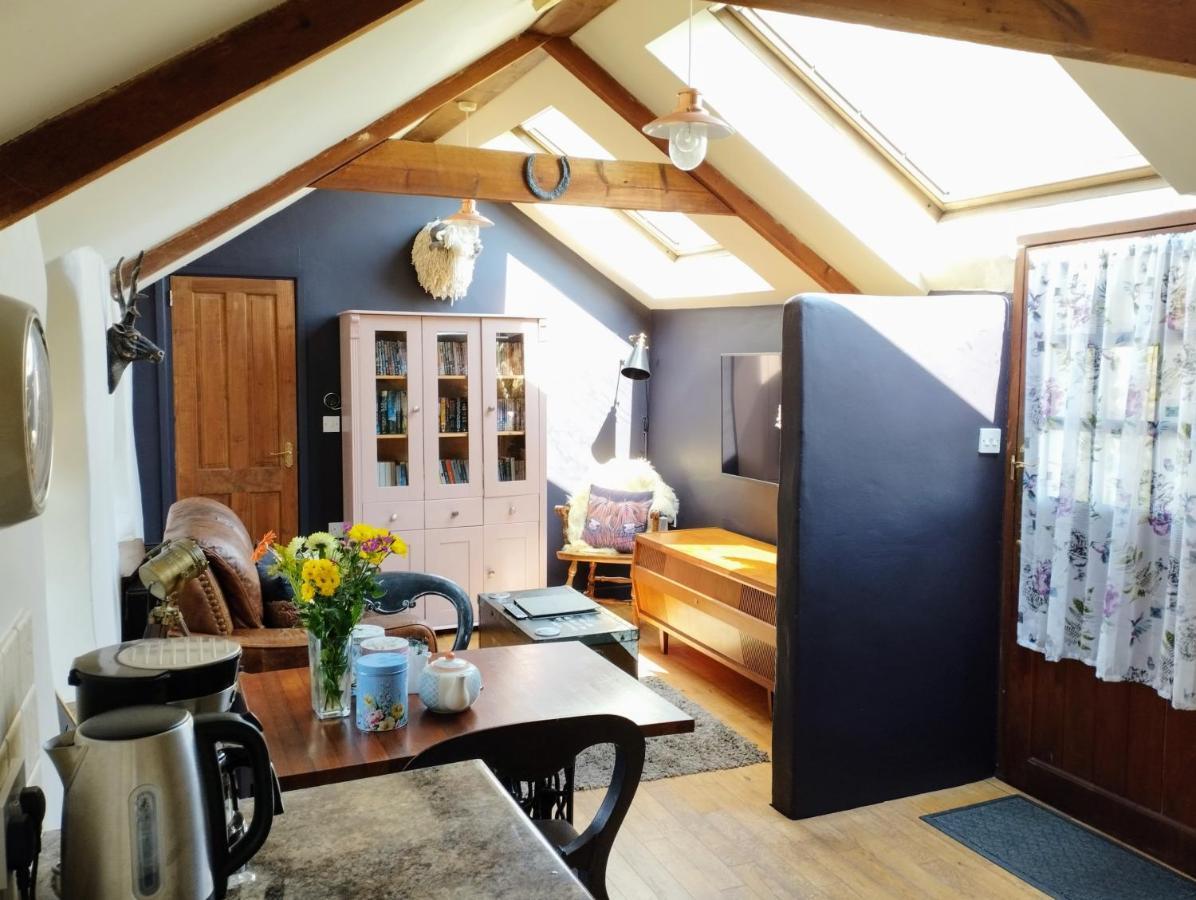 Cosy Barn On Rural Smallholding With Alpacas, Goats & Pigs Stithians Esterno foto
